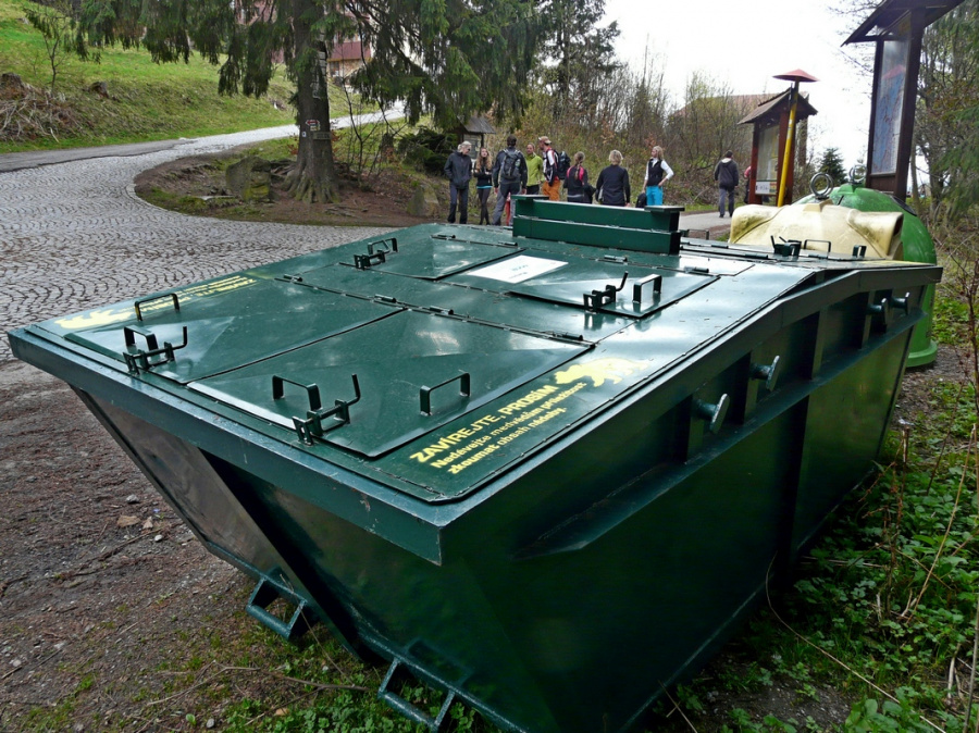 kontejner na Sulově po zabezpečení poklopem