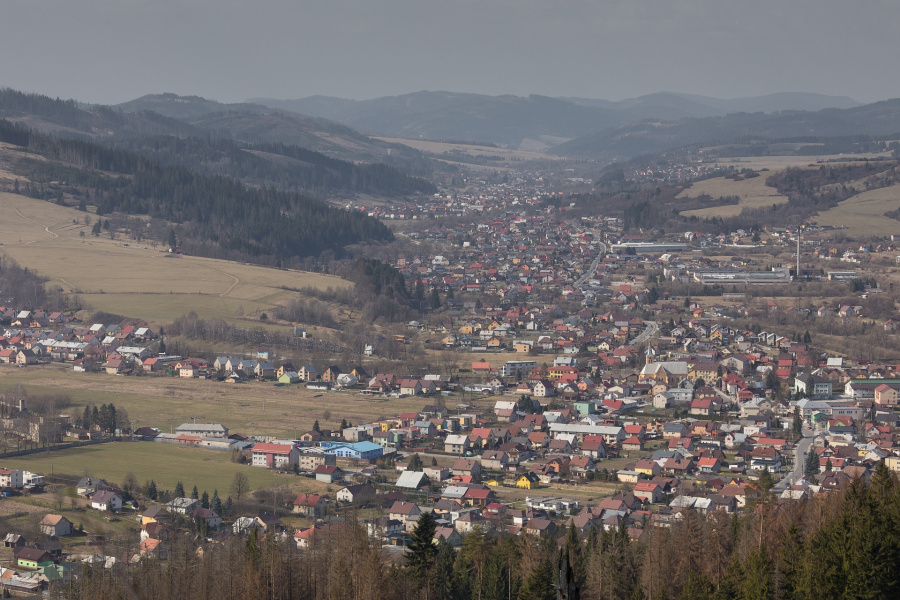 Nepřekonatelně zastavěné údolí řeky Kysuce v jedné z osmi pilotních oblastí projektu SaveGREEN Beskydy-Kysuce, CZ-SK; zdroj: Peter Drengubiak, CHKO Kysuce